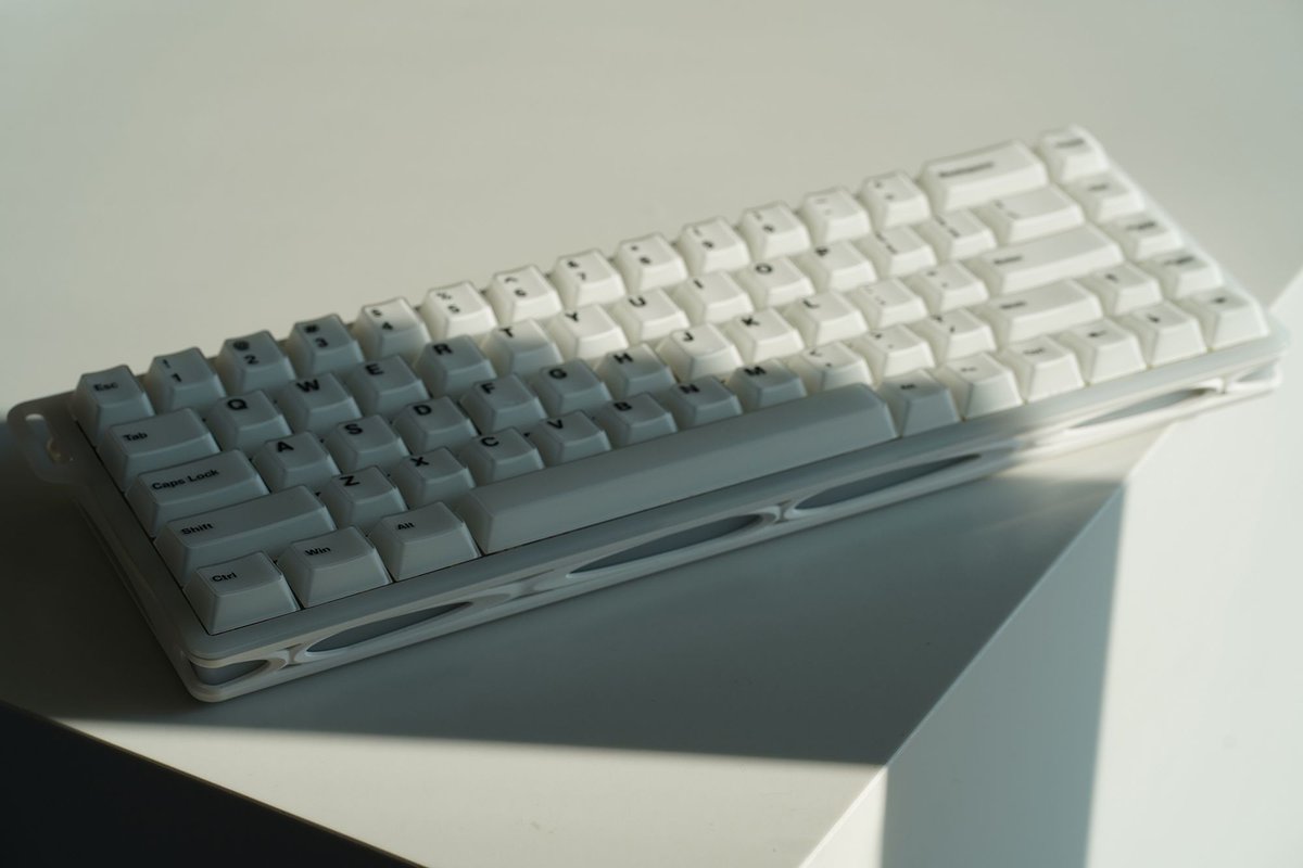 MonsGeek's tweet image. Clean. Simple. White aesthetic.

Imagine how brilliant it looks with dynamic RGB lighting and a hollow-case design for gaming.

It’s the MonsGeek Verve68 HE, a magnetic switch keyboard. 

🔗 in bio.

#monsgeek #verve68he #magneticswitch #magnetickeyboard #halleffectkeyboard