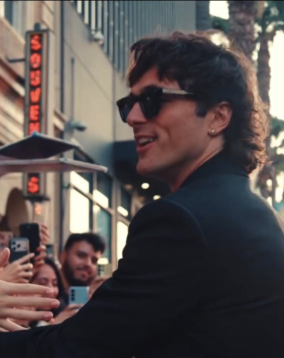 lelkathy's tweet photo. i don't know how to explain it but he had the extra academy award nominated movie star aura at this premiere and i love it https://t.co/uak3IZtT6g
