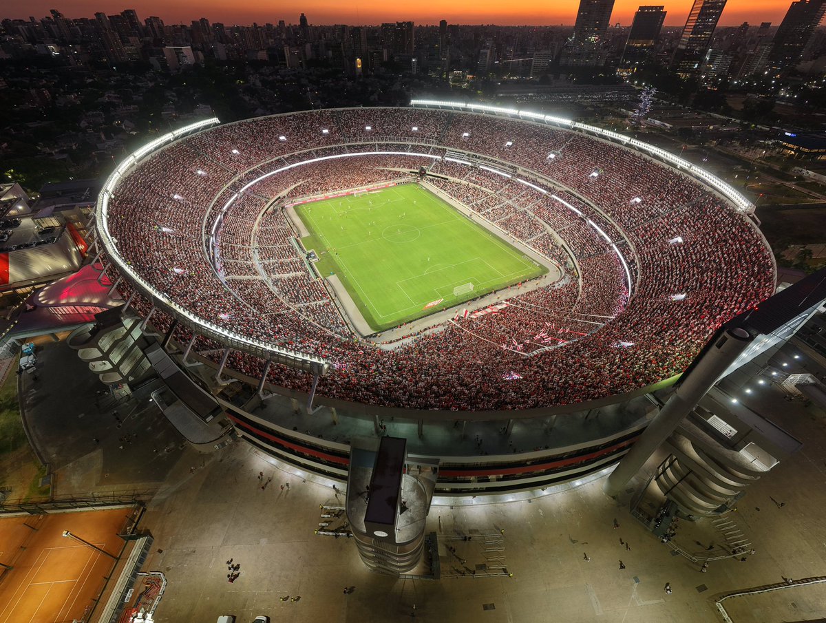 𝙈𝘼𝙓𝙄 tweet media