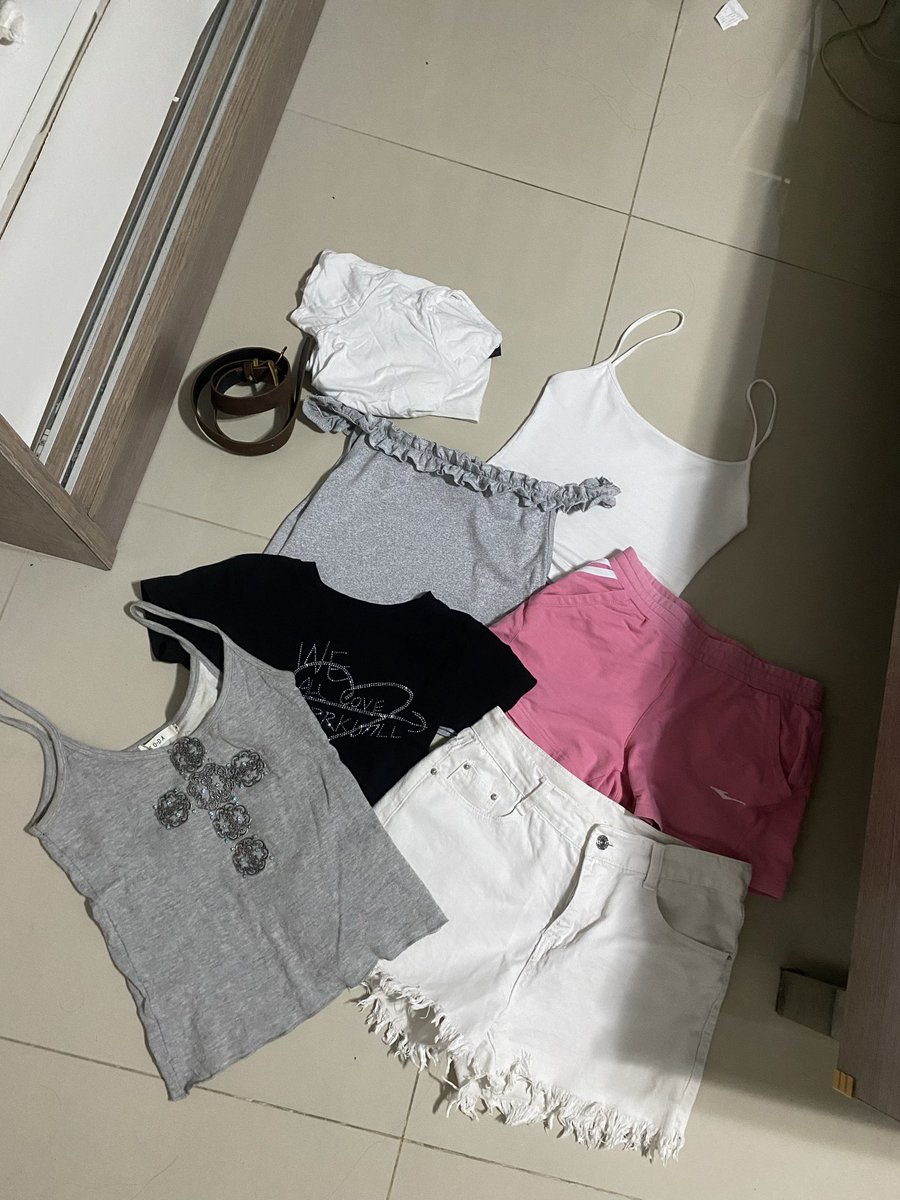 NxngC545's tweet photo. ส่งต่อหลักสิบค้าบ 
ค่าส่งเหมา 40 
รีปักลด 🖐🏻 บาท📌⭐️⭐️⭐️

#ส่งต่อเสื้อผ้ามือสองสภาพดี #ส่งต่อเสื้อผ้ามือสอง #ส่งต่อเสื้อผ้า #โล๊ะตู้เสื้อผ้า #ส่งต่อกระเป๋ามือสอง https://t.co/V60b5KySMA