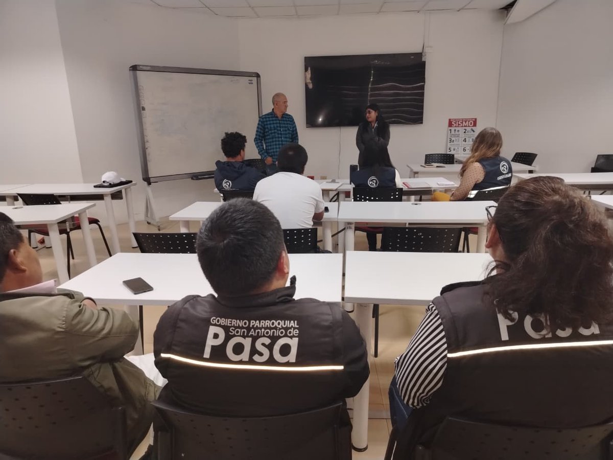 AgrocalidadZ3's tweet photo. #Tungurahua | Socializamos con el GAD Parroquial de Pasa el proceso de regularización de la feria de comercialización de especies menores, en el cantón Ambato, fortaleciendo el estatus sanitario de la provincia y del país. #SanidadAnimal https://t.co/Aty4brbc2K