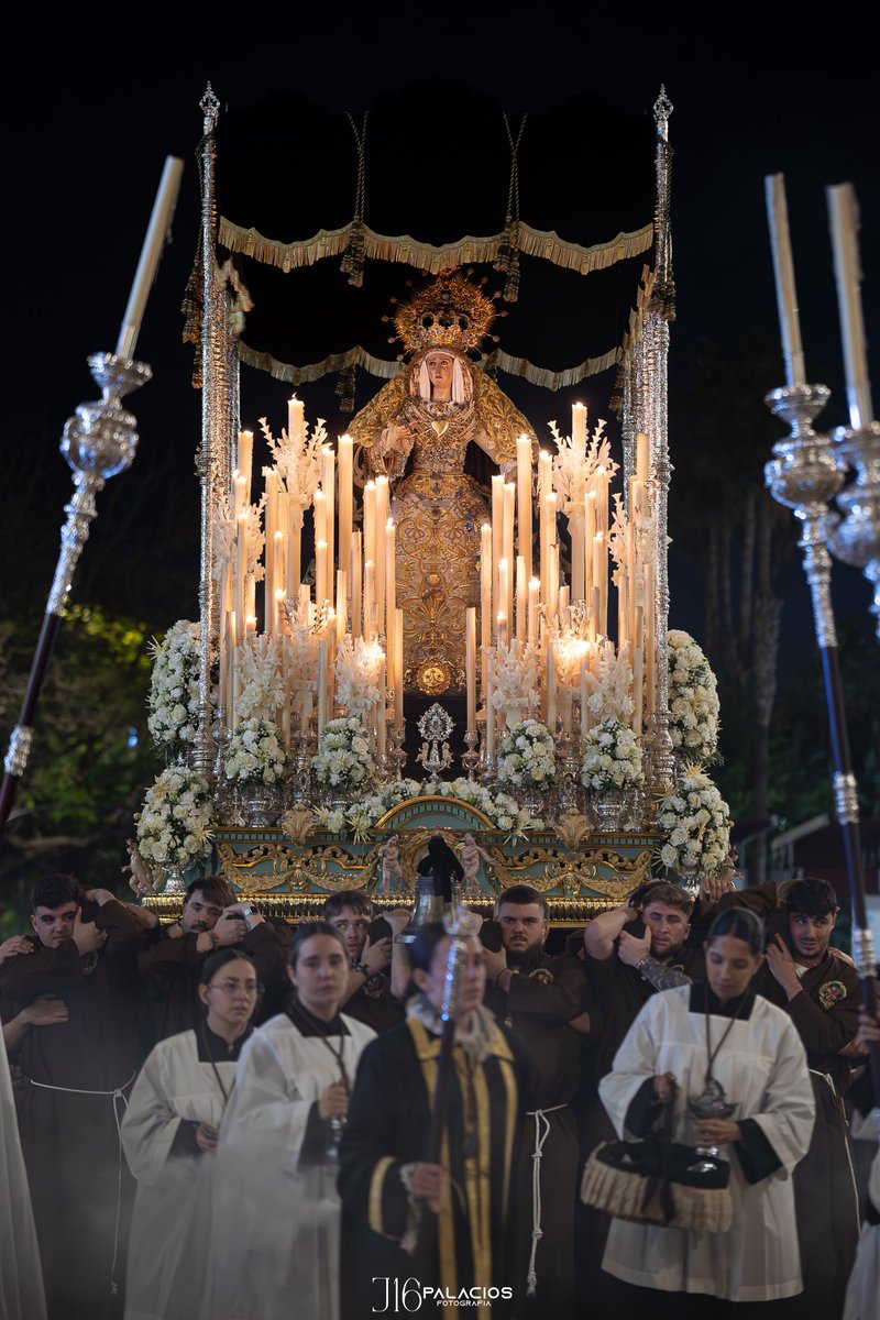 El pelotazo de <a href="/j16photos/">J16Palacios</a> al retratar como telón del Señor la inspiración del trono de la Señora, un conjunto que va de cabeza a ser uno de los más personsles de nuestra SS.
