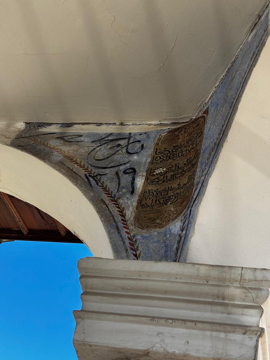 KaraaslanMzffr's tweet photo. Bugün bu fotoğrafları @firatsnl gönderdi. Duvar resimleriyle hatırlanmak gerçekten çok kıymetli. Ancak söz konusu Ege Bölgesi'ndeki duvar resimleri olduğunda, bölgedeki örnekleri büyük bir titizlikle çalışarak bilim dünyasına kazandıran İnci Kuyulu'yu da saygıyla anmak gerekir. https://t.co/crexplGiIl