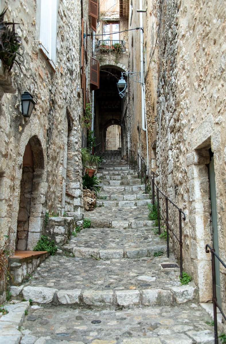WellensRog's tweet image. #travel #MagnifiqueFrance #france #genieten #streetphotography #history #doucefrance  Saint-paul de vence France