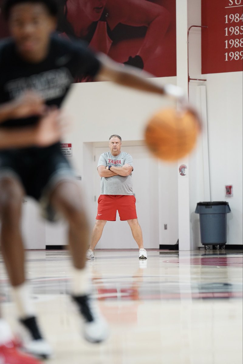 UTampaMBB's tweet photo. Back to work ⏩

#TampaMBB🏀 #StandAsOne🛡️ https://t.co/kLnXvI4Ejj