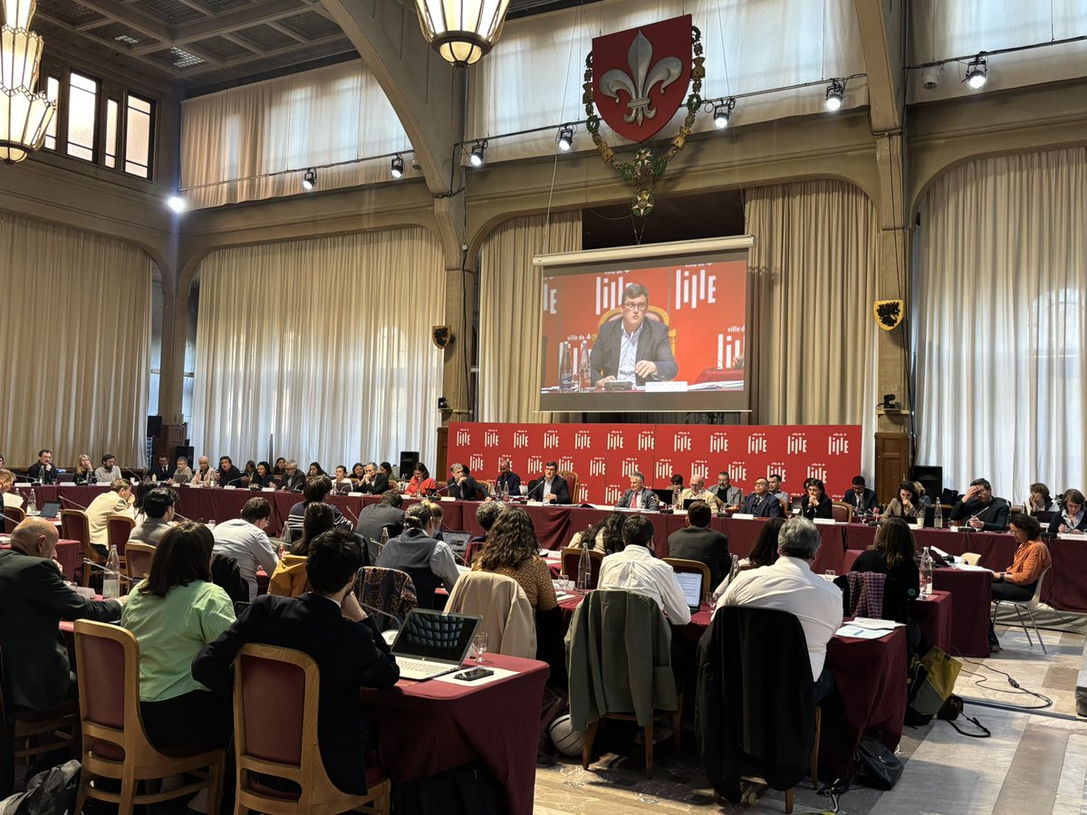 Lille_en_commun's tweet photo. C’est parti pour le #CMLille :
➡️ Désignation des délégations des élus Tout pour Lille Demain au travail aux côtés de @Ardeslandes 
➡️Désignation de vos représentants dans les instances qui font vivre #Lille 
➡️vote de plusieurs motions, par ex pour défendre les moyens de l’école https://t.co/aJQM6Uyl2V