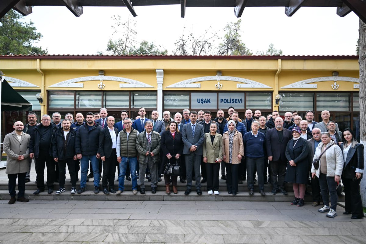 UŞAK VALİSİ SERDAR KARTAL BASIN MENSUPLARIYLA BİR ARAYA GELDİ. usakesnafhaber.com/usak-valisi-se…