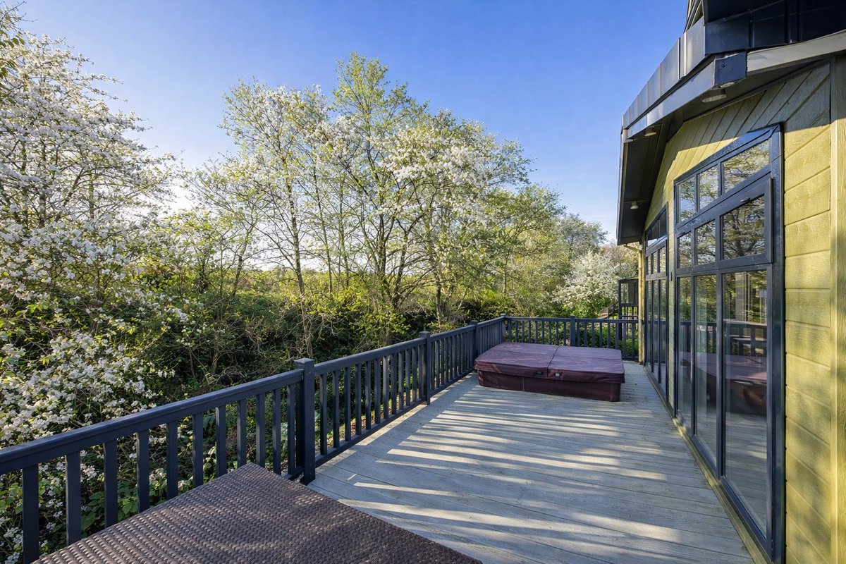 Wetherby_News's tweet image. A rare chance to buy a luxury lodge with five-star facilities in one of the UK’s most spectacular landscapes 
trib.al/ebwCwkp
#AD @DarwinEscapes #LakeDistrict #HolidayHome #LuxuryLodge #UKStaycation #KeswickReach