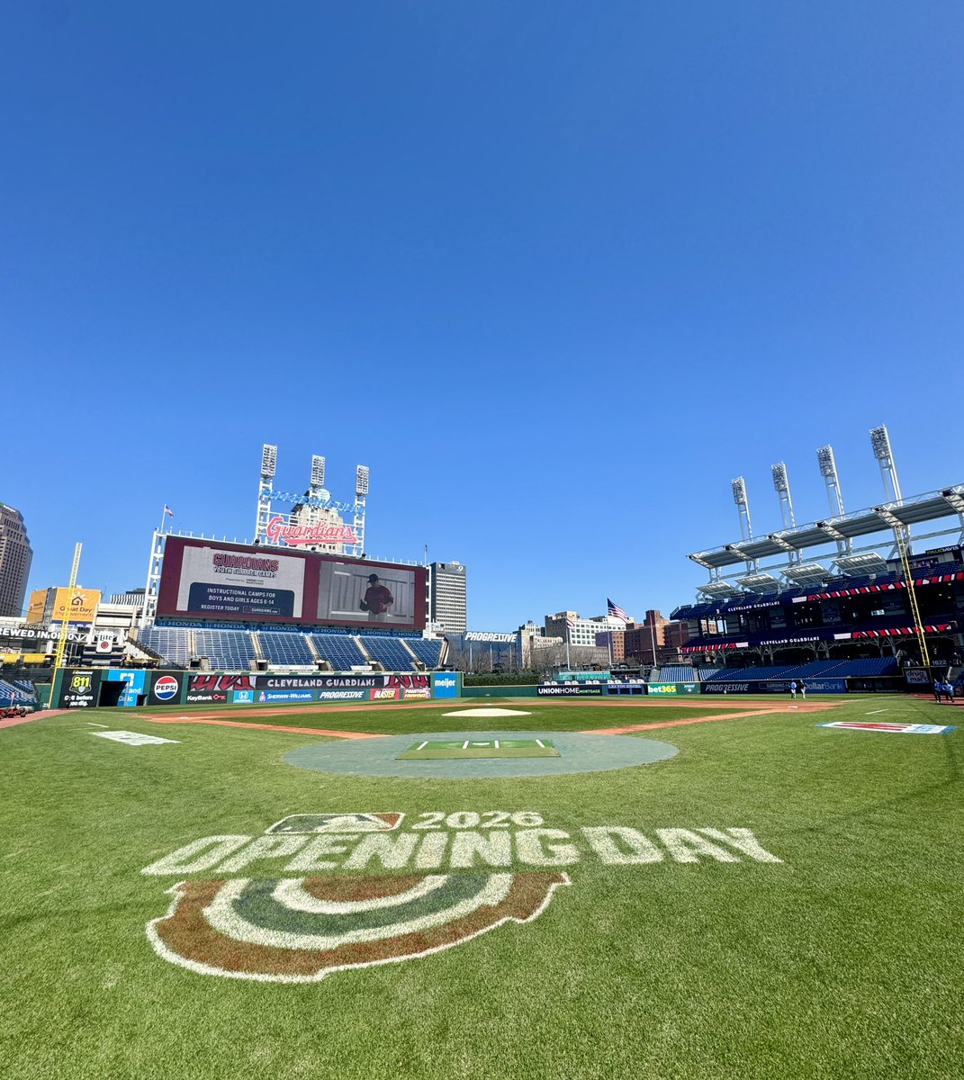 JakeEisenberg_'s tweet image. Wednesday rubber game in Cleveland!

Incredibly, the Royals have not won a series-deciding game at Progressive Field since *2013* (L9). Trying to end that streak today behind LHP Cole Ragans.

Come spend your afternoon with us on the radio.