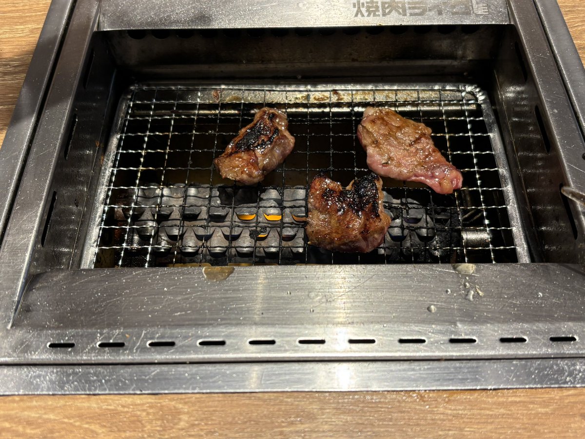 一人焼肉！焼き加減分かんなくて、油で炎はあがるし、凄いびっくりした笑