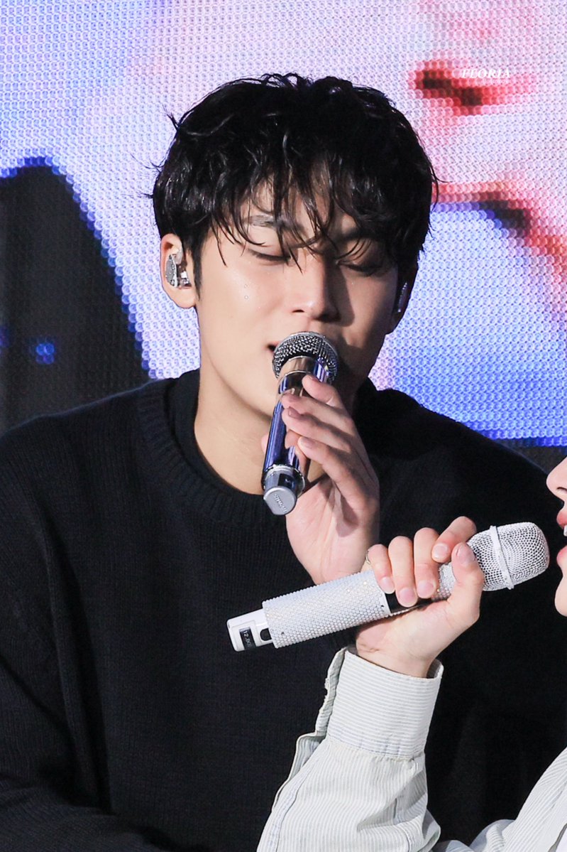 𝐅𝐋𝐎𝐑𝐈𝐀 tweet media