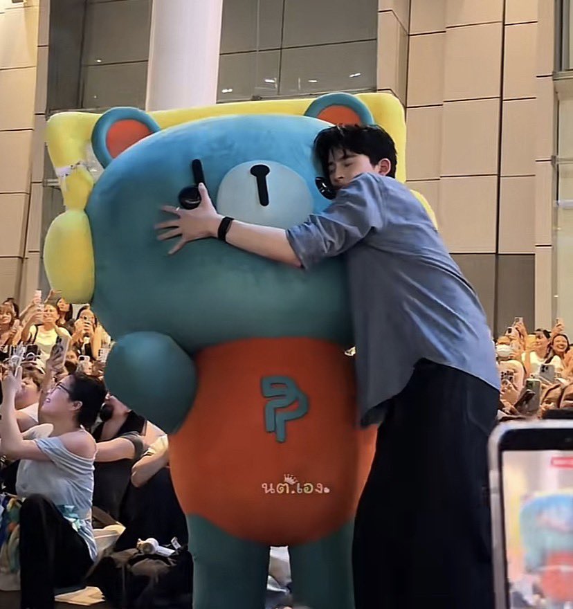 พวกอ้วม ฟคเขียนให้จุ่มแก้มคนข้างๆ ท่านปอนก็จุ่มพี่เพิ่มจนแก้มยู้ เพราะพี่เพิ่มอยู่ข้างๆ เอ็งลู อ้วมคู่เลย🤏🏻🤏🏻🤏🏻🤏🏻