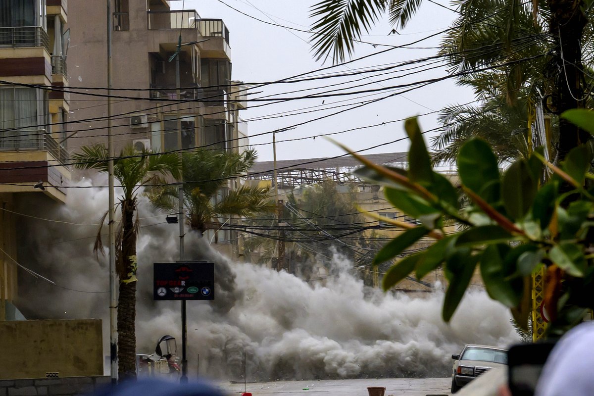 ChinaDaily's tweet image. Israeli warplanes launched a series of airstrikes across #Lebanon on Wednesday, killing at least 87 people and injuring 722, officials said, with densely populated neighborhoods in the capital, Beirut, among the hardest hit. #Israel #MiddleEast bit.ly/4tE1txl