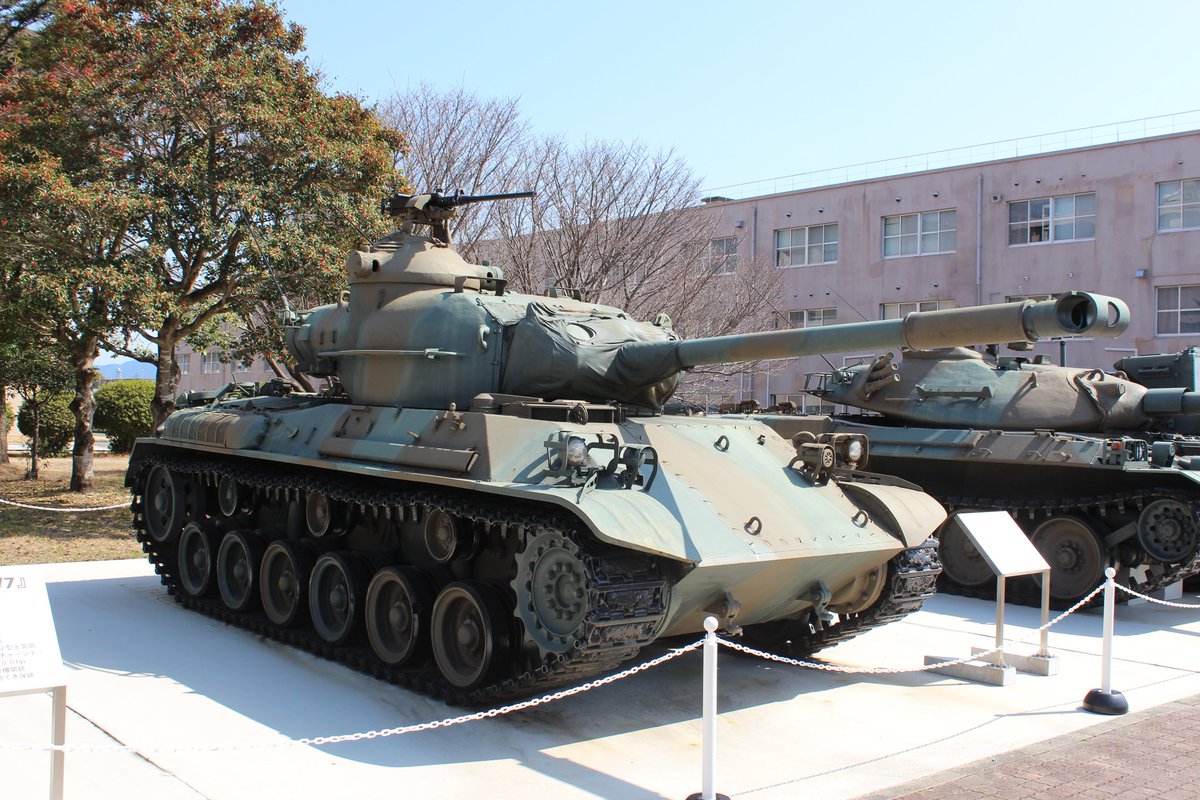 maugotuya88's tweet image. 健軍駐屯地正面ゲートから入ってすぐ初代、2代目、3代目の戦車が展示している…今回久々中に入りましたがまさか90式が展示しているとは…❤️✨
見た目に大きいって思いましたがこれでも米軍のエイブラムスや独軍のレオパルトよりは小さいそうです。
#健軍駐屯地
#61式
#74式
#90式
