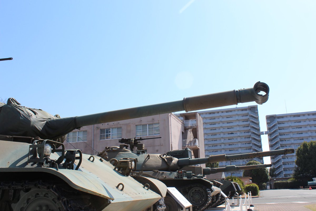 maugotuya88's tweet image. 健軍駐屯地正面ゲートから入ってすぐ初代、2代目、3代目の戦車が展示している…今回久々中に入りましたがまさか90式が展示しているとは…❤️✨
見た目に大きいって思いましたがこれでも米軍のエイブラムスや独軍のレオパルトよりは小さいそうです。
#健軍駐屯地
#61式
#74式
#90式