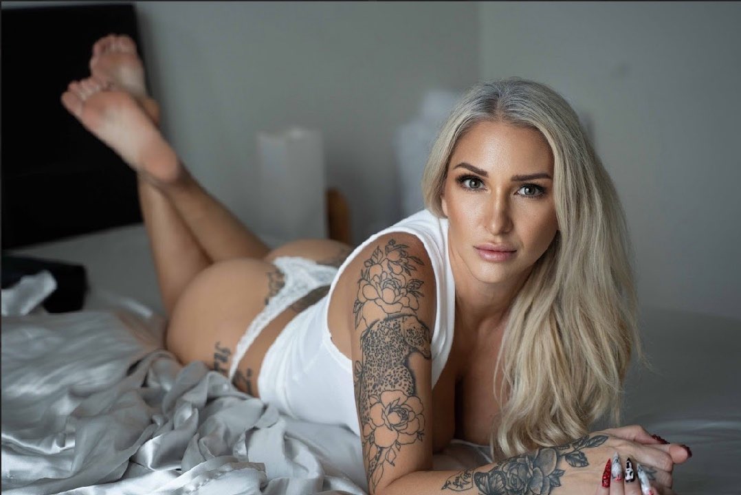 TheCoupleNextDoor tweet media