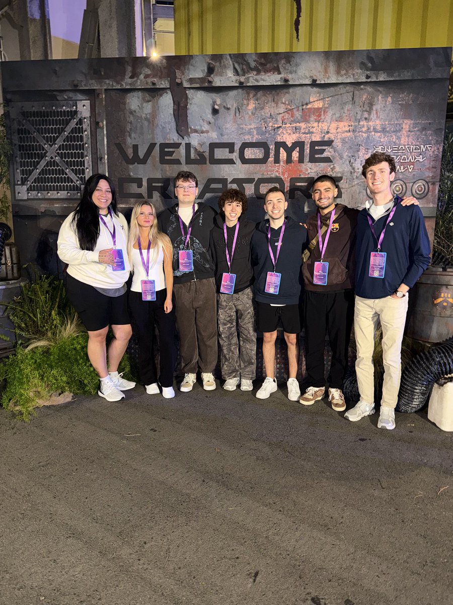 BewitchingYT's tweet photo. Having the best time at @Disneyland 🔥 thank you for hosting and having us for the Creator Celebration 🙌 @DisneyParks @XenGGs #disneyland70 https://t.co/wuqyKScqHx