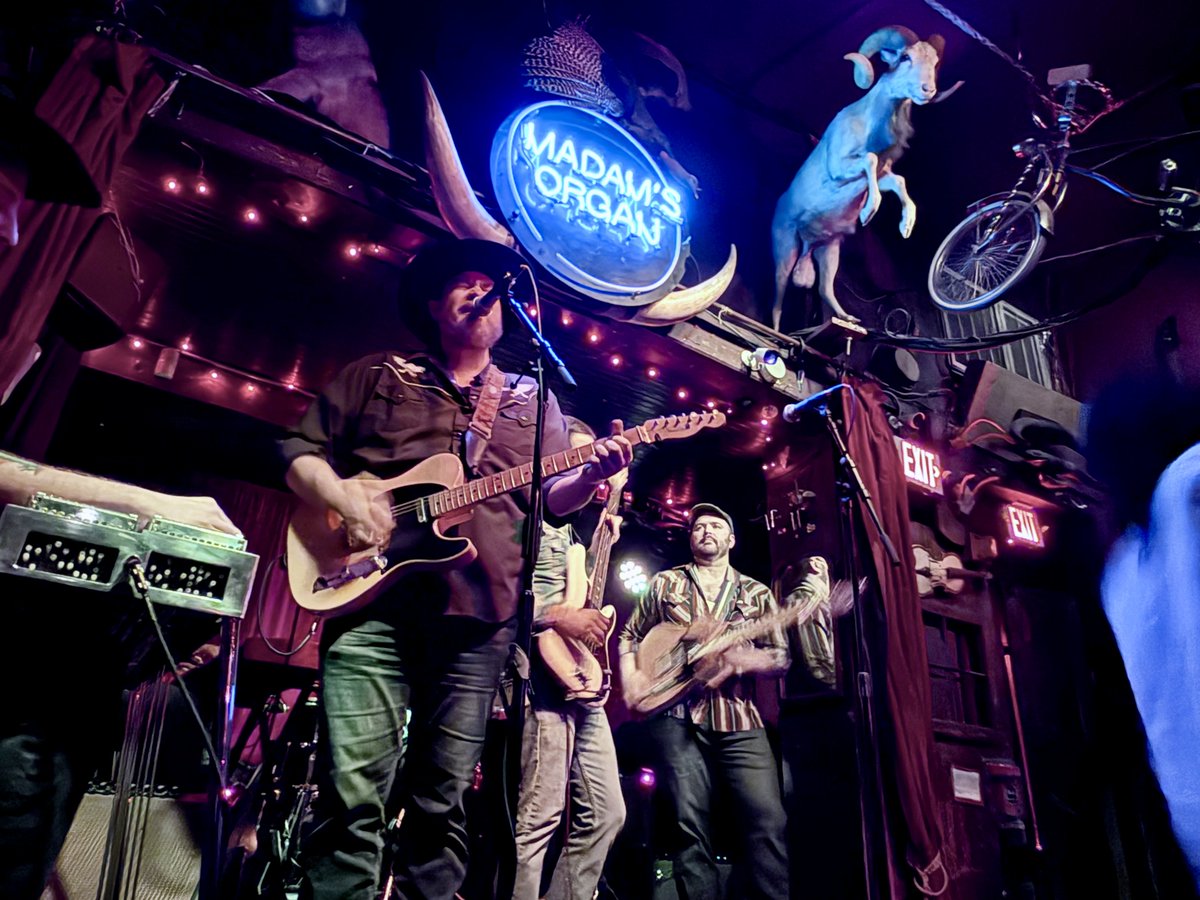 HumanCountryJukebox tweet media