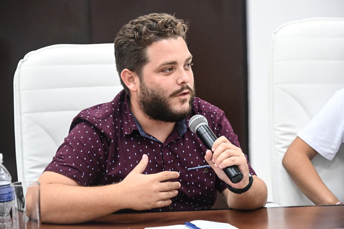 🙋‍♀️🙋‍♂️🇨🇺 Con Díaz-Canel y Marrero al frente, se presentó la Red Juvenil Comunitaria, iniciativa que moviliza a la juventud en defensa, producción, cultura y solidaridad desde cada territorio.  

#CubaEstáFirme