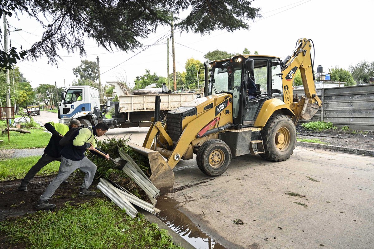 ✅ En estos días de lluvia, trabajamos con tareas preventivas en distintos puntos del distrito

Realizamos limpieza de desagües, zanjas y sumideros para mejorar el escurrimiento del agua y prevenir anegamientos, cuidando cada zona.

Estos trabajos, realizados con recursos