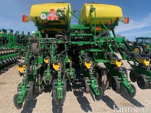 FarmsNews's tweet image. 2021 John Deere 1795 ⏬

MaxEmerge 5, 16/31 rows, 15 inch and 30 inch spacing, pneumatic down force, row command, mechanical drive, and more.

usfarmer.com/planting-and-s…

#ForSale @WrightImp