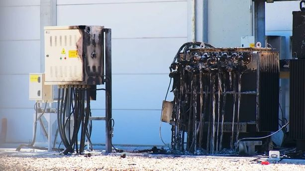 thetoitoi's tweet image. 🇫🇷🪖

Plusieurs incendies ont simultanément touché des installations électriques dans le Cher dans la nuit du 6 au 7 avril, pour un préjudice estimé à plusieurs millions d’euros.

Selon la préfecture, ces faits « coordonnés et d’une particulière gravité » ont affecté notamment La