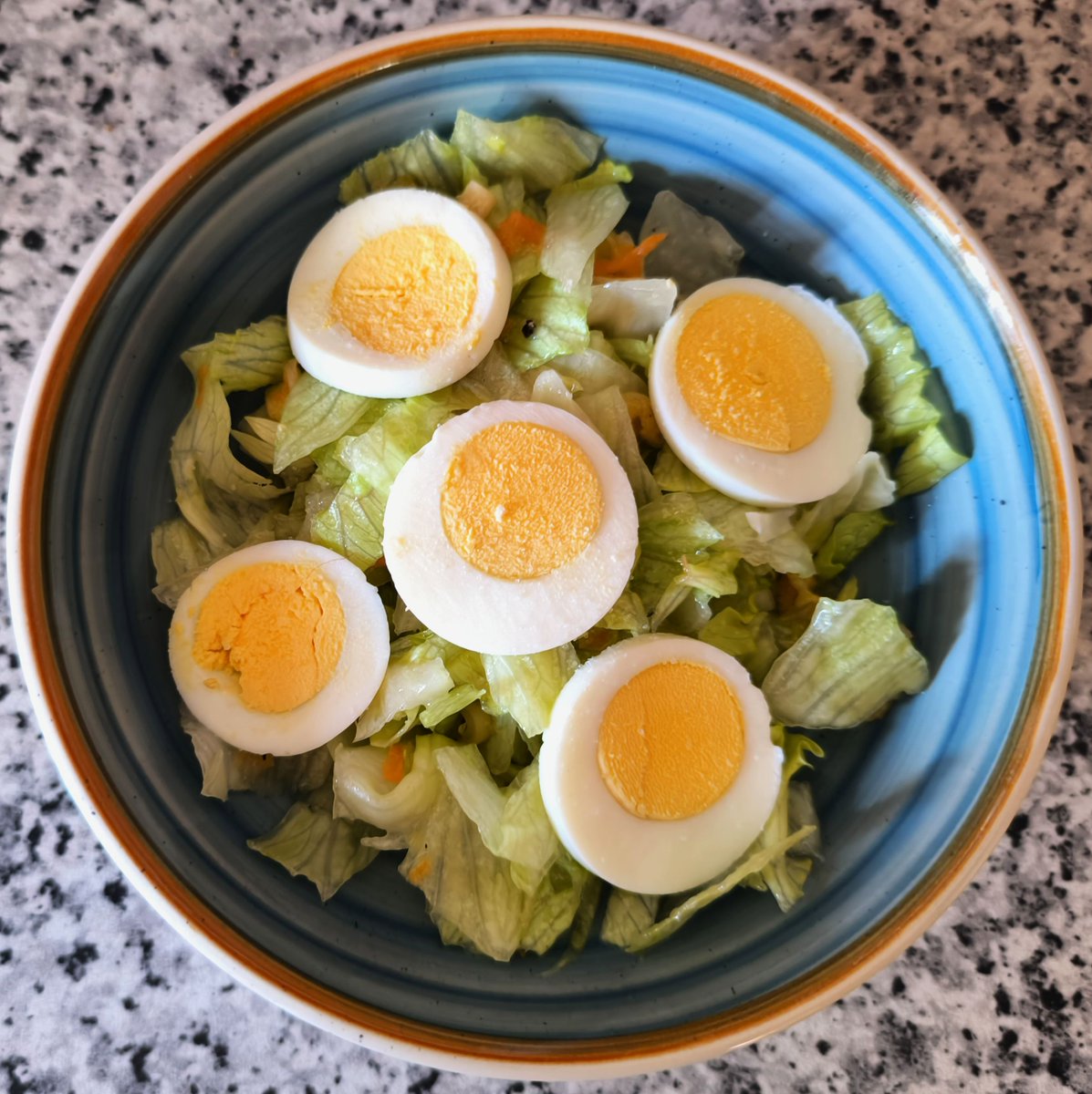 MikeKocht's tweet image. #Halloumi (in Griechenland Χαλλούμι Challoúmi aka "Quietschekäse") einmal als "Hauptdarsteller"
Serviert auf knusprigen #Erdäpfeln (#Kartoffeln) mit #Rosmarin
Dazu noch grüner Salat mit #Kimchi verfeinert und harten Eiern (von Ostern)

mikekocht.at/2026/04/08/hal…