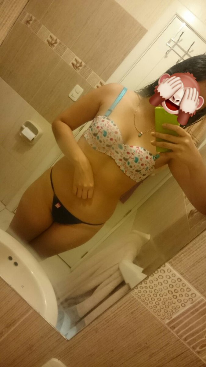 DannaJan1's tweet photo. Se fue de viaje… y desde los 18 ya era así de puta 😈 eso fue antes de sus tattos y antes de operarse… pero las ganas de provocar siempre estuvieron 👀 https://t.co/7W2520Q6ma