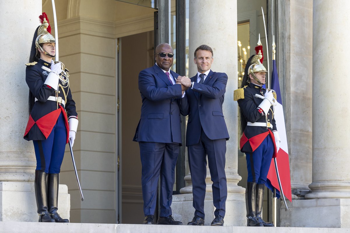 Emmanuel Macron tweet media