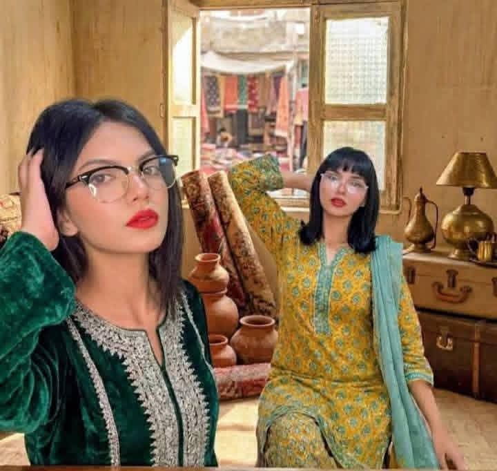 sariyarana's tweet image. اگر یہی حرکتیں کسی مرد نے کی ہوتیں تو اب تک اس کے نیفے میں پستول، ساتھ ہاف فرائی، اور پورا خاندان لائن میں کھڑا ہو کر کیمرے کے سامنے معافیاں مانگ رہا ہوتا۔
لیکن جب یہی سب خواتین کریں تو خاموشی؟

ایف آئی آر ۔۔۔ پڑھ کر شرم محسوس ہو رہی ھے اس لئے شیئر نہیں کر سکی 
#tiktoker #Lahore