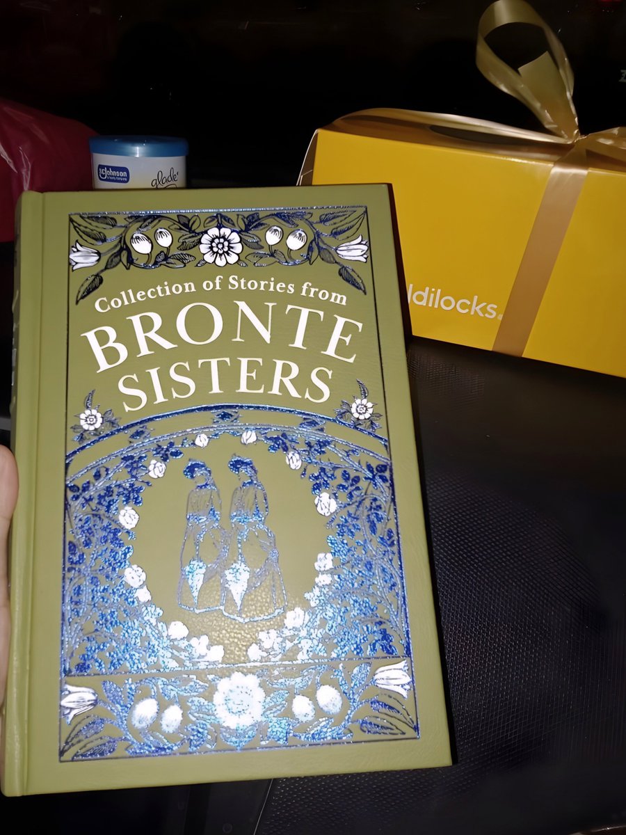 Liora Vale tweet media