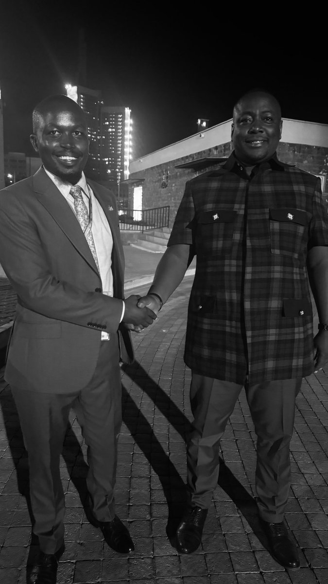 Its_Roba's tweet photo. Me pretending to be serious, Bishop Kanyari pretending not to collect offerings🤣🤣…. and somehow we are still holding hands https://t.co/8QtFsknm1H