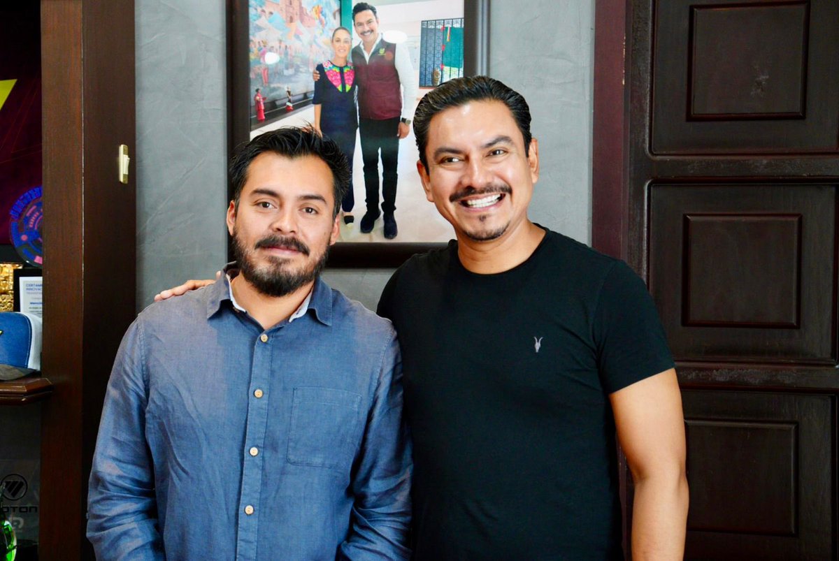 Me reuní con Víctor Romero, secretario de Servicios Vecinales.

Objetivo claro: garantizar una ciudad limpia, ordenada y digna.

#VecinasYVecinos #OaxacaDeJuárez #TransformandoJuntosLaCapital