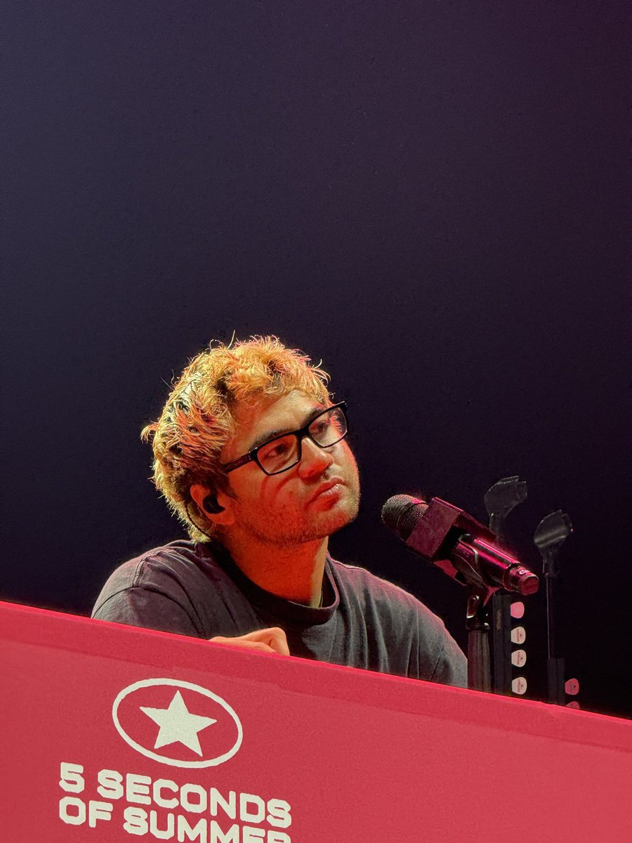 lau is seeing 5sos ⋆.˚ tweet media