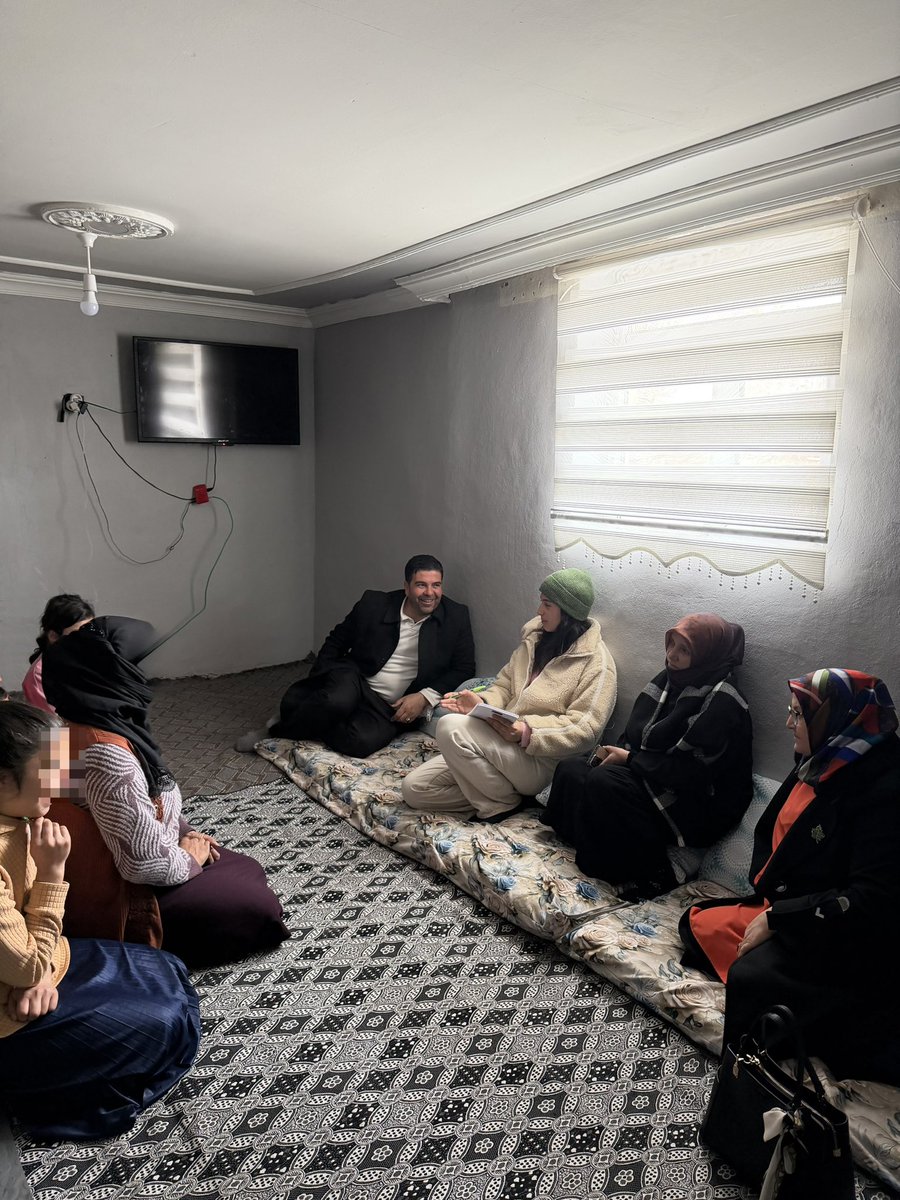 CldrnAkkadinlar's tweet photo. İlçe Kadın Kolları Başkanımız Filiz Çınarbay ve  yönetim kurulu üyeleri hane ziyaretleri gerçekleştirdiler @ArvasAbdulahat @zerrin_arslan @zerrin_alpaslan @akkadinvann https://t.co/QrWH8BfP0g