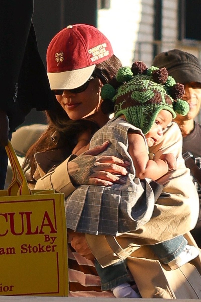 Rihanna with her daughter 🥺❤️