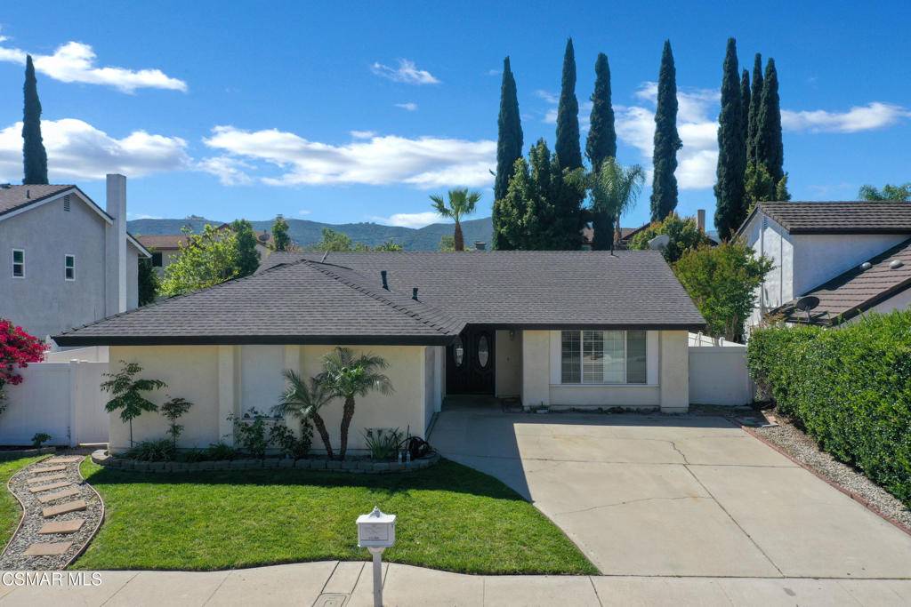RealtorRyan's tweet photo. ✨ COMING SOON in Newbury Park! ✨

4 beds | 2 baths | 1,529 sq ft | $850,000

Freshly remodeled kitchen with modern island, open-concept living space with a cozy fireplace, and solar to keep energy costs down.

Full details: https://t.co/1b6iARv2wz https://t.co/yCUtQMHLXx