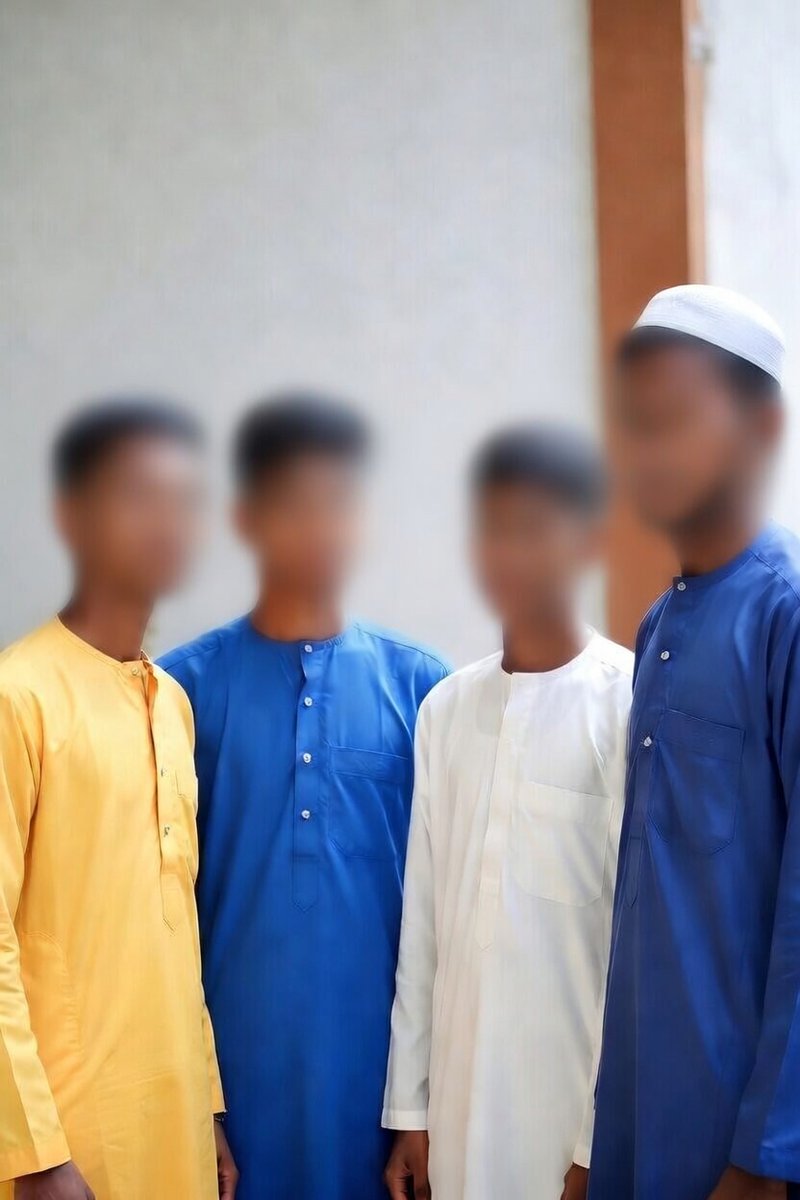 sanjoychakra's tweet image. Siddharthnagar, Uttar Pradesh- In Dhobahi village, a systematic campaign of religious conversion targeting Hindu families was underway—perpetrated through financial inducements and under the pretext of securing benefits from government schemes. 

Babulal, the complainant and a