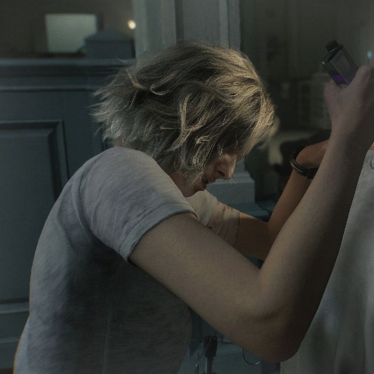 mya✮ is playing re2!!! tweet media