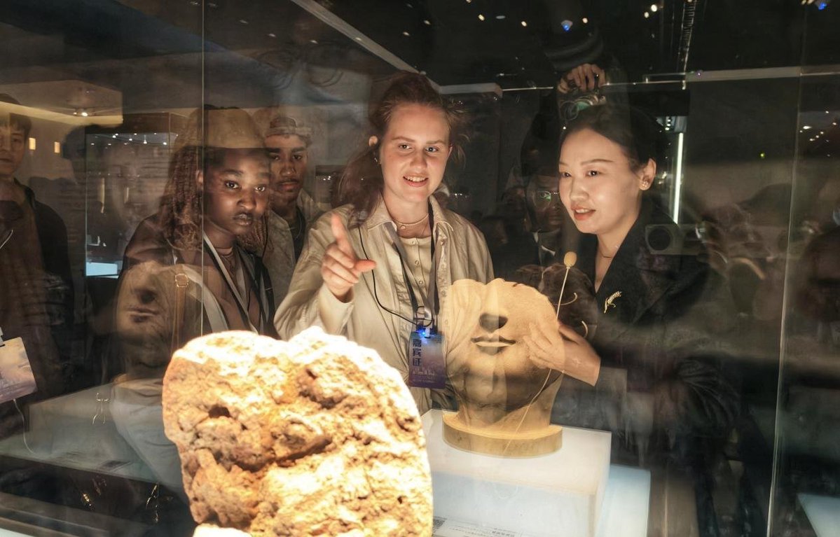 Embajada de China en España tweet media