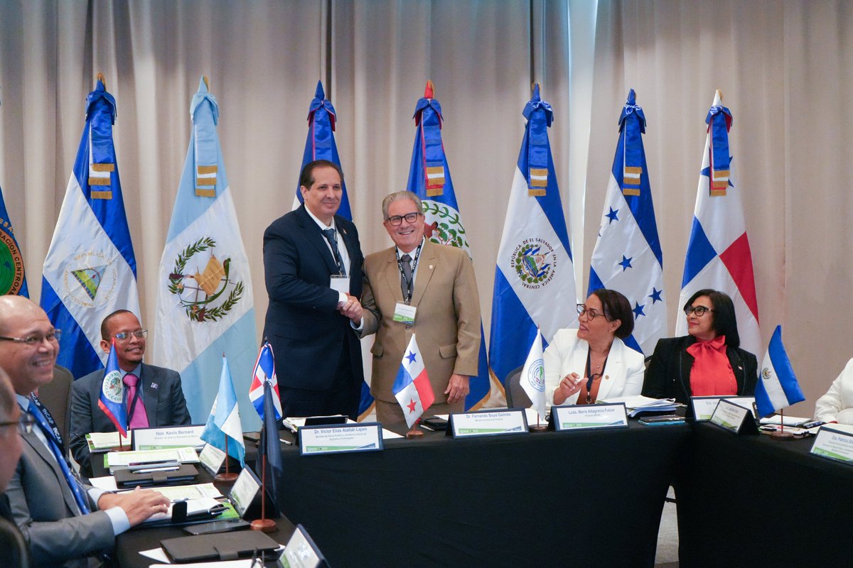 INCAP_NUTRICION's tweet photo. CAMBIO DE PRESIDENCIA EN CONSEJO DIRECTIVO DEL INCAP

En Santo Domingo, Panamá entrega la presidencia pro témpore a República Dominicana. La reunión continúa en desarrollo.

#INCAP #INCAPnutricion https://t.co/lEMPDRB2Kg
