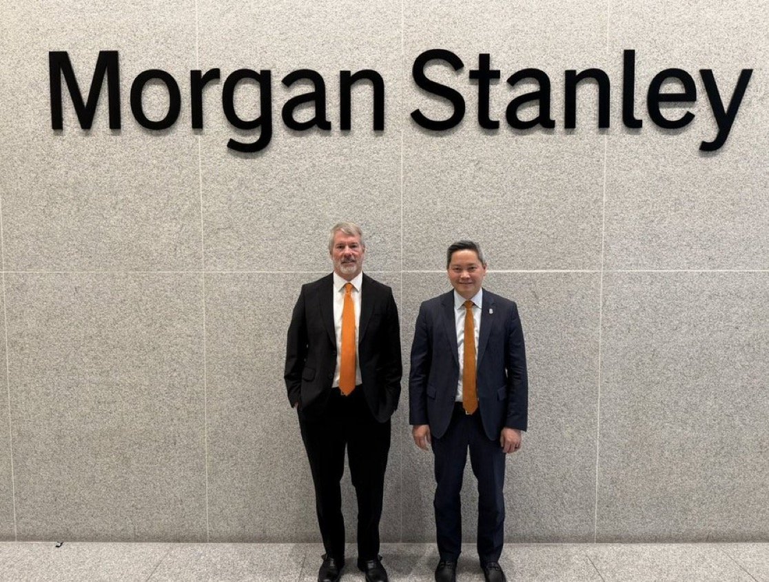 4 MONTHS AGO $10 TRILLION MORGAN STANLEY MET MICHAEL SAYLOR TO TALK ABOUT #BITCOIN

TODAY, THEY ARE LAUNCHING THE FIRST EVER MAJOR U.S. BANK SPOT 📷$BTC ETF

THE SAYLOR EFFECT IS JUST STARTING 🔥