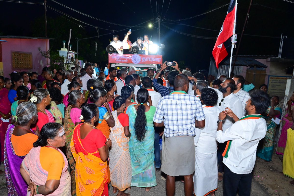 Janardhan_GR's tweet photo. .@GbsNagendran Ji spent time in Rameswaram, travelling across fishing hamlets and directly engaging with the hardworking fishing community. He listened patiently to their concerns, understanding the real challenges they face—from livelihood issues and infrastructure gaps to welfare support and safety at sea. Many residents came forward with applications, placing their trust in his commitment to bring change. Nagendran Ji assured them that their voices will not go unheard and that, once elected, he will take concrete steps to resolve their issues with urgency and accountability. His grassroots approach reflects a leadership style rooted in empathy, accessibility, and action, inspiring confidence among the people he aims to serve.

#NDA4TN #BJP4Ramnad

@narendramodi @AmitShah 
@PiyushGoyal @NitinNabin @blsanthosh @MenonArvindBJP @ReddySudhakar21 @DrLMurugan
@NainarBJP @annamalai_k