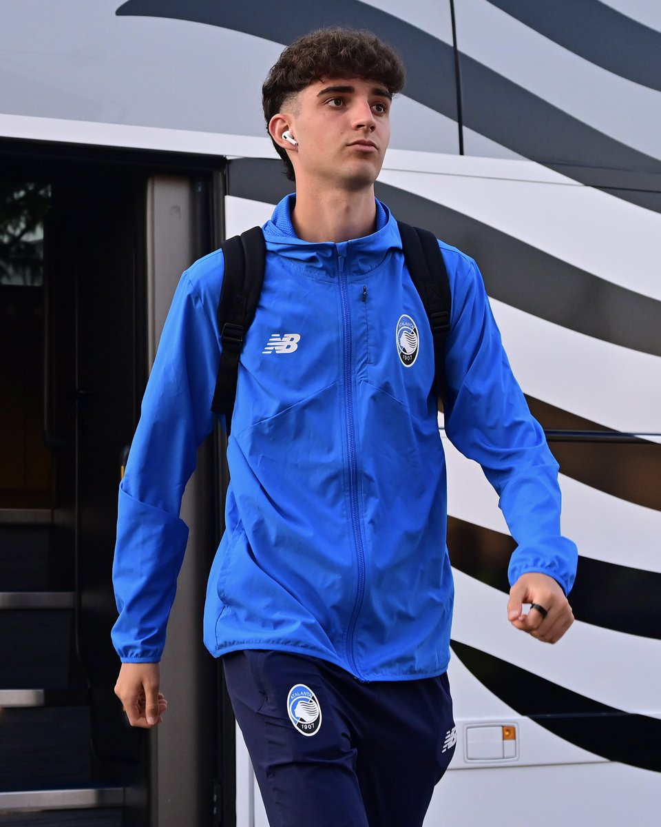 Atalanta_U23's tweet photo. Eccoli 👋

#AtalantaU23Cavese #GoAtalantaGo ⚫️🔵 https://t.co/7f9LTdlkSC