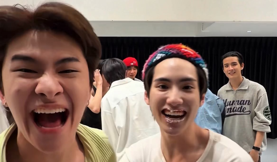 imyourp._.n tweet media