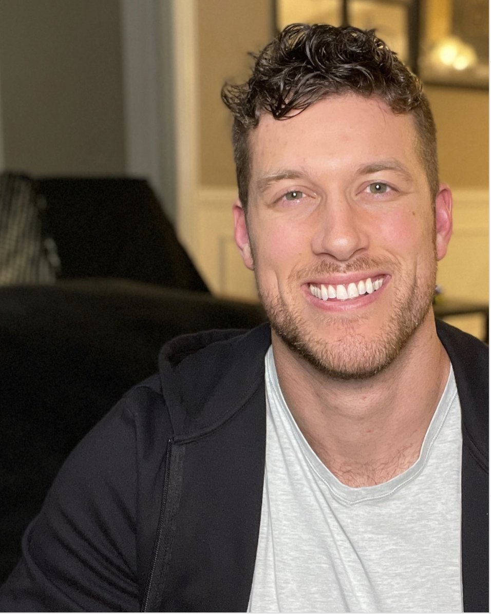 KateCasey's tweet image. You must listen to my interview with former #Bachelor and NFL pro @ClaytonEchard about the fertility scam he went through. podcasts.apple.com/us/podcast/rea… #podcast #truecrime #wednesday