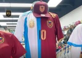 Yo, en mi casa y en mi entorno familiar, me puedo cambiar 100 veces de equipo en el FUTVE, puedo o no ver los juegos de la Vinotinto y no pasa NADA. Ahora sí procuro decir que ya no le voy al Magallanes, hasta mi madresita piensa seriamente en quitarme el apellido.