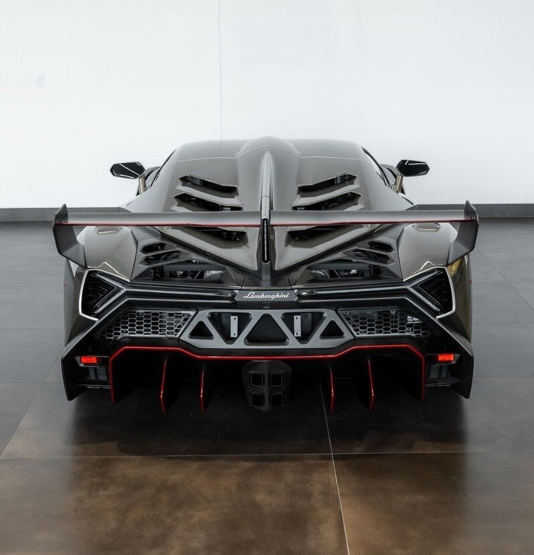 DailyLamboTM's tweet photo. Lamborghini Veneno https://t.co/OTs4zZpZvW