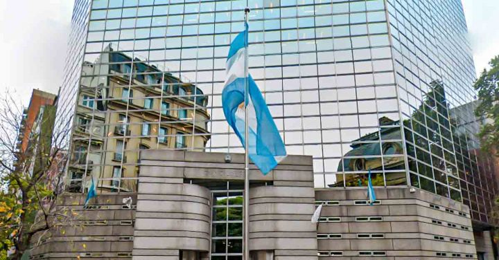 🧬 Ante la información de que el Gobierno ha interrumpido el envío a los consulados de los kits de ADN para la toma de muestras a personas que dudan de su identidad, solicitamos a las autoridades que arbitren los medios para regularizar esta situación.

👉abuelas.org.ar/prensa-y-difus…