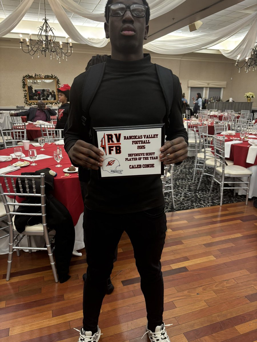 85K_aleb's tweet photo. i was honored to receive defensive scout player of the year at this year‘s banquet I’m forever thankful @CoachLucas74 @RVRHSFootball https://t.co/42N2E8LQ7W